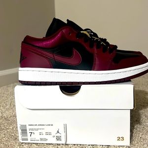 WMNS Air Jordan 1 Low SE